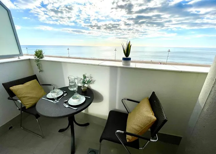 Gatu Camarote Con Vistas Al Mar , Preferente Mayores De 21 Anos Y Familias * Cádiz