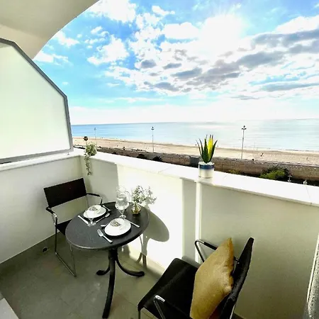 Gatu Camarote Con Vistas Al Mar , Preferente Mayores De 25 Anos Y Familias Cadiz