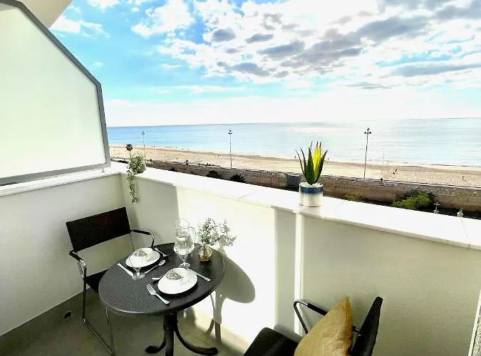 Gatu Camarote Con Vistas Al Mar , Preferente Mayores De 21 Anos Y Familias Cádiz